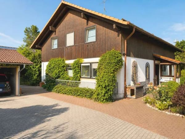 Immobilie in Seeshaupt - Seeshaupt - Großzügiges Zweifamilienhaus, eine Wohnung vermietet, unweit zum Starnberger See - Bild 1