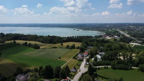 Immobilie in Inning am Ammersee - Gelegenheit in Inning am Ammersee: Bestandsbungalow mit Potenzial oder Neubau nach Ihrer Vorstellung - Bild 1