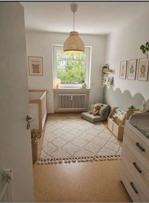 Immobilie in Dasing - Modernisiertes Dreifamilienhaus, PV Anlage, DG Wohnung frei, zentrale Lage mit top Anbindung - Bild 3