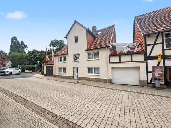 Immobilie in Zierenberg - Charmantes Einfamilienhaus mit großem Potenzial in zentraler Lage von Zierenberg - Bild 0