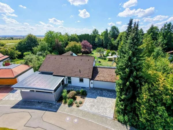 Immobilie in Mödingen - Provisionsfreies Einfamilienhaus in Wittislingen: 2.190m² Traumgrund, Außenpool, Whirlpool & Sauna - Bild 2