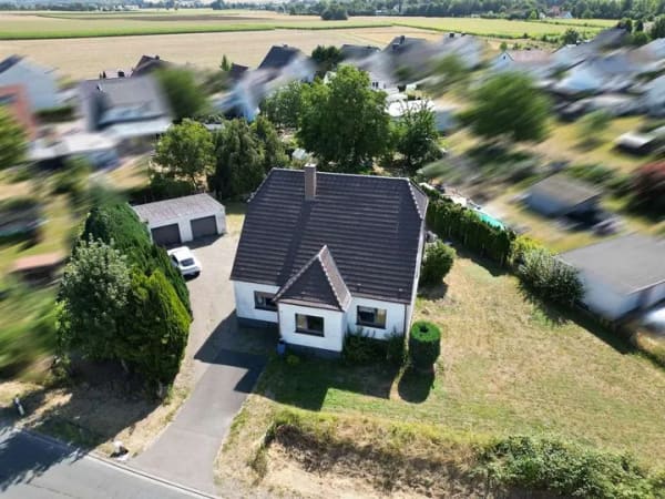 Immobilie in Preußisch Oldendorf - Sanierungsbedürftiges Einfamilienhaus mit Potenzial in Bad Holzhausen - Bild 0