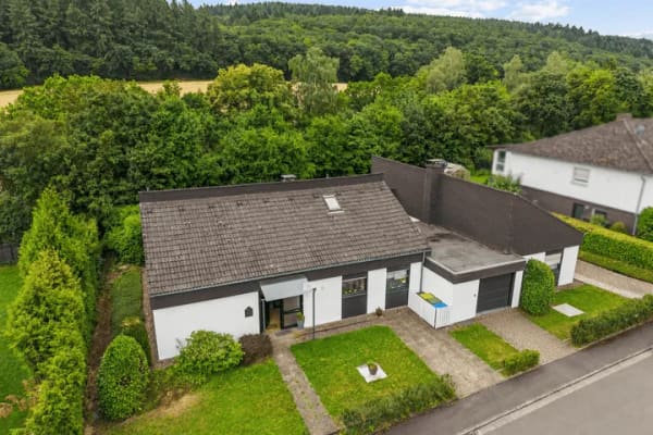 Immobilie in Lahntal - Einfamilienhaus mit Einliegerwohnung in Lahntal-OT Caldern - Bild 1