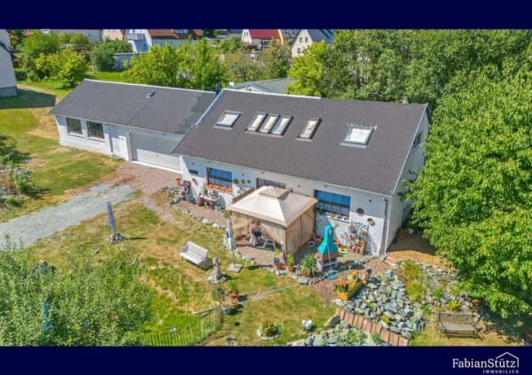 Immobilie in Zell im Fichtelgebirge - Charmantes Haus in Zell! 1.923 m² Traumgrundstück mit genehmigtem Ausbaupotenzial - Bild 0
