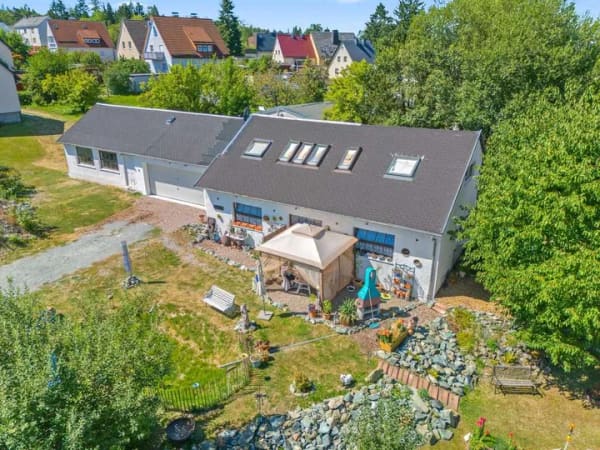 Immobilie in Zell im Fichtelgebirge - Charmantes Haus in Zell! 1.923 m² Traumgrundstück mit genehmigtem Ausbaupotenzial - Bild 1