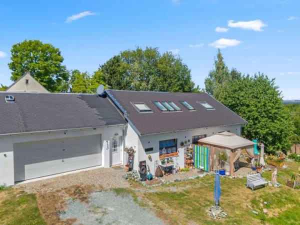 Immobilie in Zell im Fichtelgebirge - Charmantes Haus in Zell! 1.923 m² Traumgrundstück mit genehmigtem Ausbaupotenzial - Bild 2