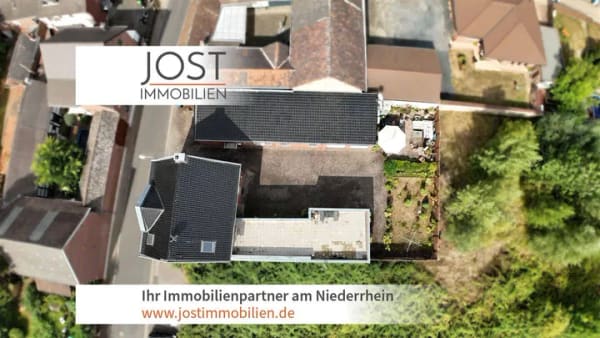Immobilie in Bedburg - Gepflegtes Mehrfamilienhaus mit 5 Wohneinheiten und 4 Garagen - Bild 0