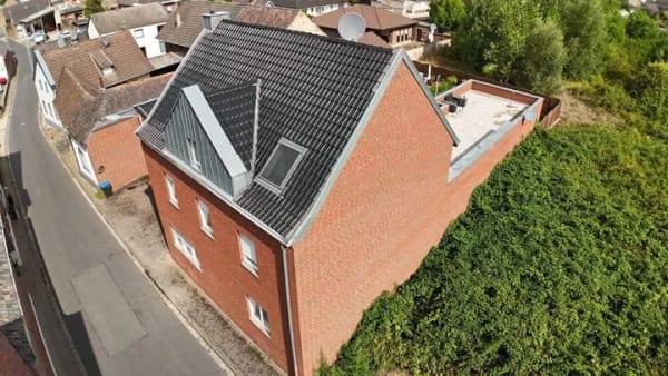 Immobilie in Bedburg - Gepflegtes Mehrfamilienhaus mit 5 Wohneinheiten und 4 Garagen - Bild 2