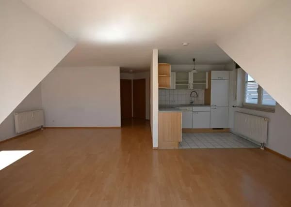 Immobilie in Bönnigheim - Sonnige 2,5-Zi.-Dachgeschosswohnung mit Südbalkon und TG-Stellplatz in begehrter Wohnlage! - Bild 3