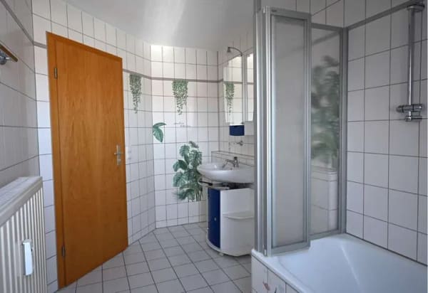 Immobilie in Bönnigheim - Sonnige 2,5-Zi.-Dachgeschosswohnung mit Südbalkon und TG-Stellplatz in begehrter Wohnlage! - Bild 4