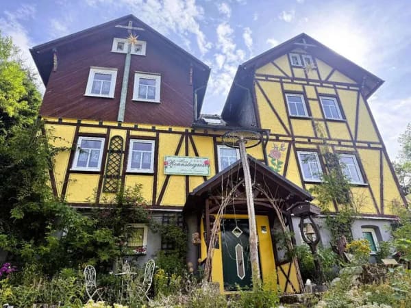 Immobilie in Neuhaus am Rennweg - Historischer Charme trifft Landidylle–einzigartiges Anwesen mit 3 Wohneinheiten - Bild 1