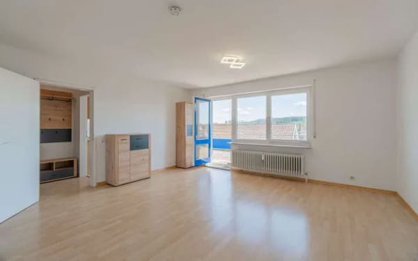 Immobilie in Villingen-Schwenningen - Schöne 1,5-Zimmer-Wohnung mit Aufzug und traumhafter Dachterrasse in zentrumsnaher Lage - Bild 2