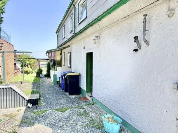 Immobilie in Bad Harzburg - Viel Platz, viele Möglichkeiten Ein-/Zweifamilienhaus mit 3 Garagen & Dachterrasse - Bild 0