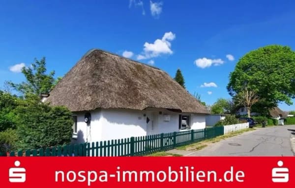 Immobilie in Stapel - Charmantes Reetdachhaus mit moderner Ausstattung - idyllisch in Norderstapel! - Bild 0