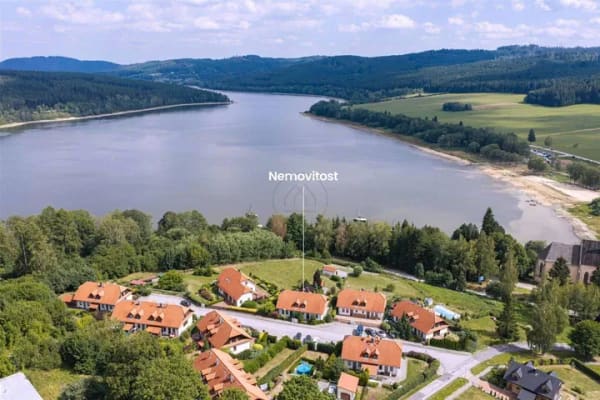 Immobilie in Sehlde - Reihenhaus mit 4 Zimmern, Terrasse und Garten - Prední Výton - Bild 1