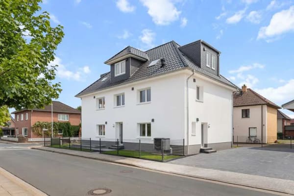 Immobilie in Scheeßel - Sanierte Erdgeschosswohnung mit eigenem Zugang, Einbauküche und Tageslichtbad - Bild 1