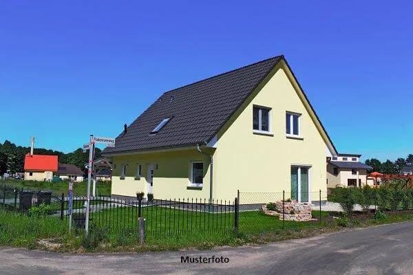 Immobilie in Wolken - Einfamilienhaus - Bild 0