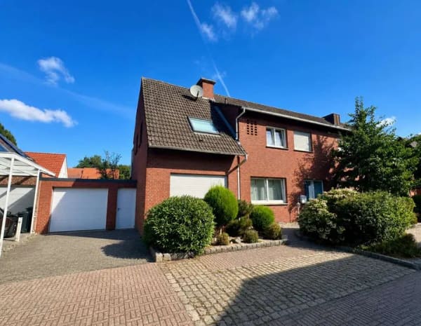 Immobilie in Greven - Vielseitige Doppelhaushälfte in Greven mit Wintergarten, Balkon und Garten - Bild 0
