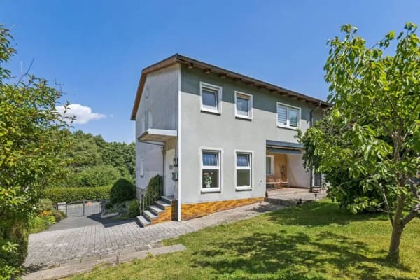 Immobilie in Gefrees - Teilsaniertes Zweifamilienhaus in Ortsrandlage - Bild 2