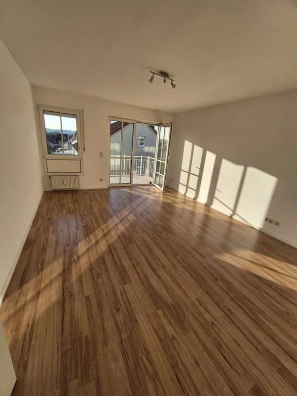 Immobilie in Liederbach - Moderne und gemütliche 1-Zimmer-Wohnung mit Sonnenbalkon, Einbauküche und neuem Bad in Liederbach - Bild 0