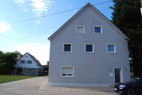 Immobilie in Schwabmünchen - Modernisiertes Mehrfamilienhaus mit 3 Wohnungen auf KfW75 Basis - Bild 1