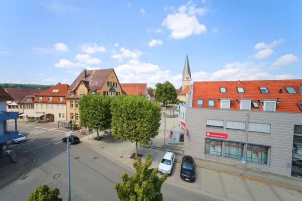 Immobilie in Dettingen unter Teck - 3 Zi. Dachgeschosswohnung mit zusätzlich ca. 30m² Grundfl. Bühne /Galerie- od. Maisonette-Potenzial - Bild 0