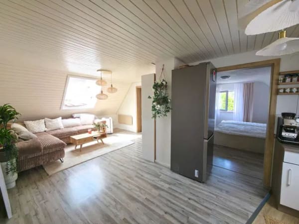 Immobilie in Dettingen unter Teck - 3 Zi. Dachgeschosswohnung mit zusätzlich ca. 30m² Grundfl. Bühne /Galerie- od. Maisonette-Potenzial - Bild 3