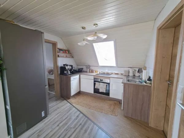 Immobilie in Dettingen unter Teck - 3 Zi. Dachgeschosswohnung mit zusätzlich ca. 30m² Grundfl. Bühne /Galerie- od. Maisonette-Potenzial - Bild 4