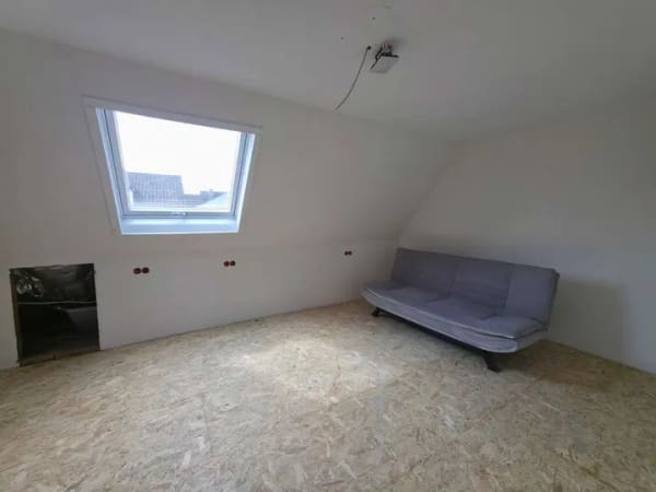 Immobilie in Dettingen unter Teck - 3 Zi. Dachgeschosswohnung mit zusätzlich ca. 43 m² Grundfl. Bühne /Galerie- od. Maisonette-Potenzial - Bild 2