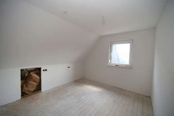Immobilie in Dettingen unter Teck - 3 Zi. Dachgeschosswohnung mit zusätzlich ca. 43 m² Grundfl. Bühne /Galerie- od. Maisonette-Potenzial - Bild 3