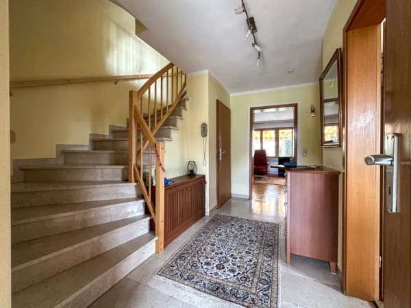 Immobilie in Eiselfing - Reiheneckhaus mit kleinem Grundstück und Garage - Bild 4
