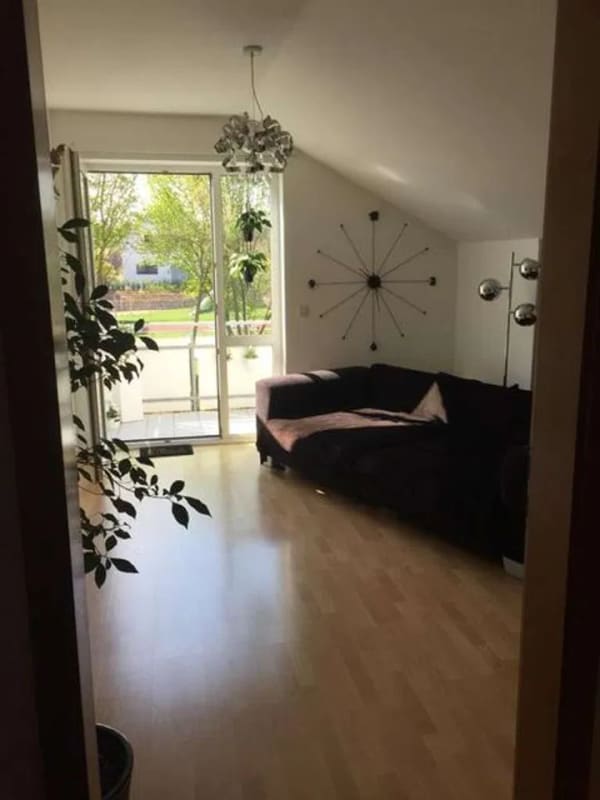 Immobilie in Zell am Main - Kompaktes Wohnglück: 2-Zimmer-Dachgeschosswohnung in Zell am Main - Bild 0