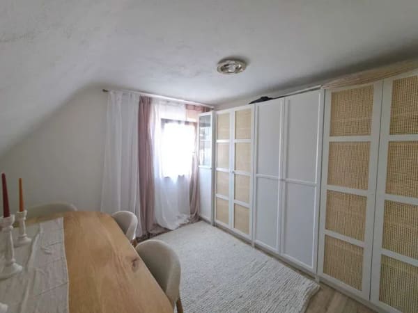 Immobilie in Dettingen unter Teck - „Haus auf dem Haus“ – gesamtes Dachgeschoss mit kompletter Bühne und außergewöhnlichem Ausbaupotenzi - Bild 3