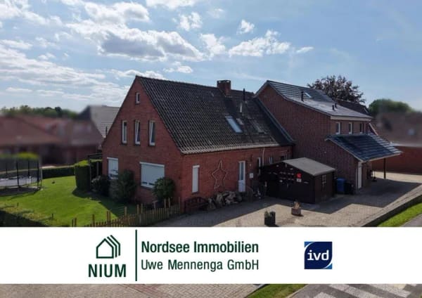 Immobilie in Hage - Solide Kapitalanlage im Mehrfamilienhaus in zentraler Ortslage. Drei Wohnungen. Attraktiver Rendite. - Bild 0