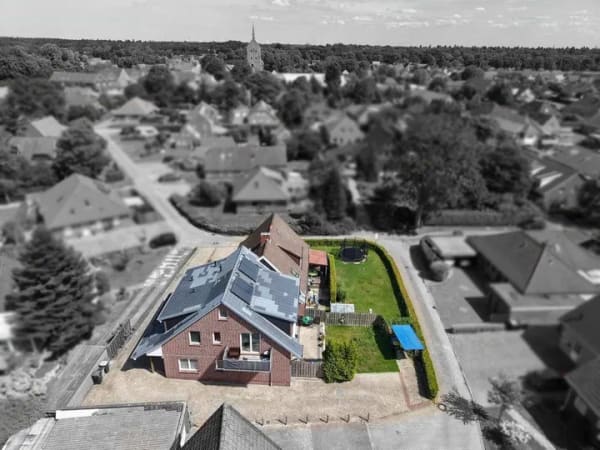 Immobilie in Hage - Solide Kapitalanlage im Mehrfamilienhaus in zentraler Ortslage. Drei Wohnungen. Attraktiver Rendite. - Bild 2