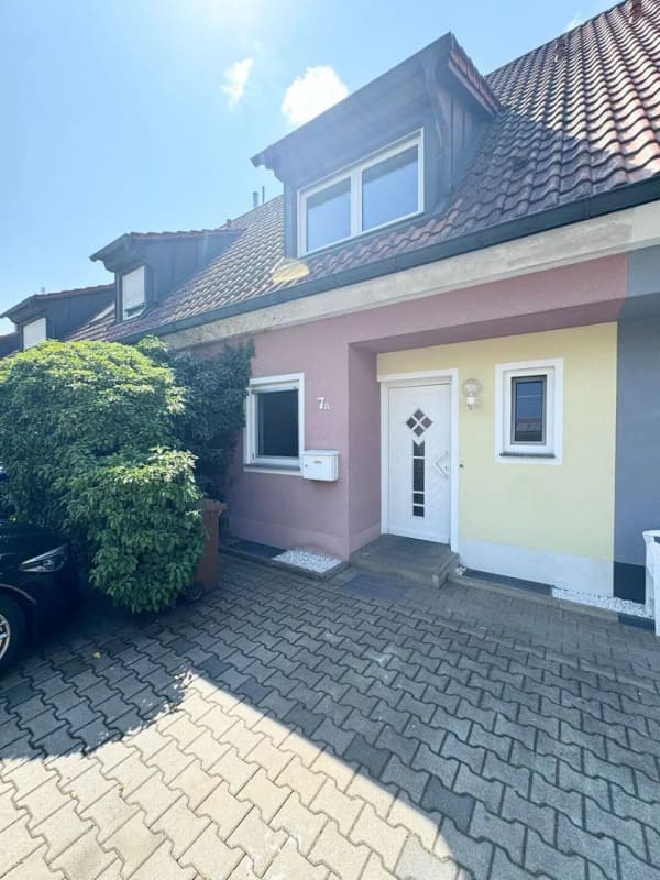 Immobilie in Ammerndorf - Sofort bezugsfrei ! Gepflegtes Reihenmittelhaus mit schönem Garten, Terrasse und ausgebautem Dachgeschoss - Bild 0