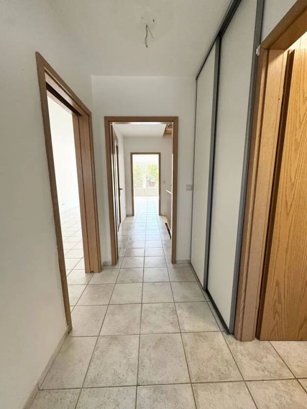 Immobilie in Ammerndorf - Sofort bezugsfrei ! Gepflegtes Reihenmittelhaus mit schönem Garten, Terrasse und ausgebautem Dachgeschoss - Bild 2