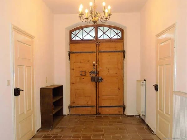 Immobilie in Rotthalmünster - Historisches Sakralgebäude - Mädchenschule bis zu 10 Wohnungen oder Apartments möglich Stadthaus in Herzen von Rotthalmünster - Bild 0
