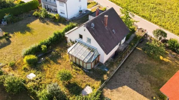 Immobilie in Laberweinting - Freistehendes Einfamilienhaus mit Wintergarten und Gartengrundstück in Laberweinting - Bild 0