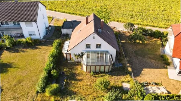 Immobilie in Laberweinting - Freistehendes Einfamilienhaus mit Wintergarten und Gartengrundstück in Laberweinting - Bild 1