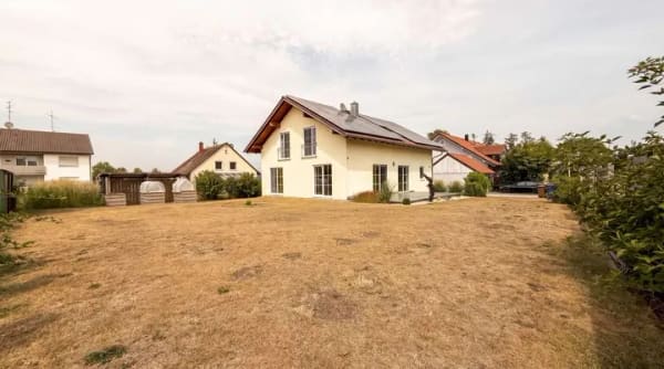 Immobilie in Laberweinting - Freistehendes Einfamilienhaus mit Doppelgarage in Laberweinting - Bild 1