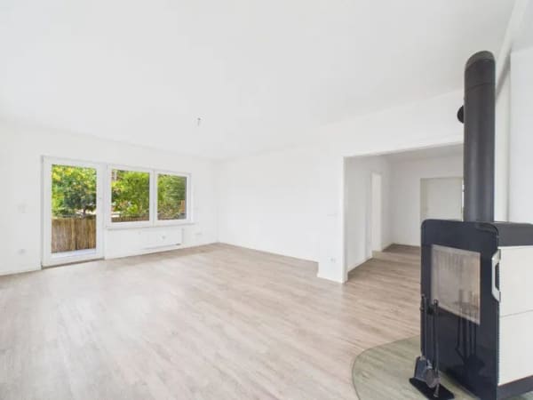 Immobilie in Künzell - Großzügige Erdgeschosswohnung mit Garage und eigenem Gartenbereich - Bild 1