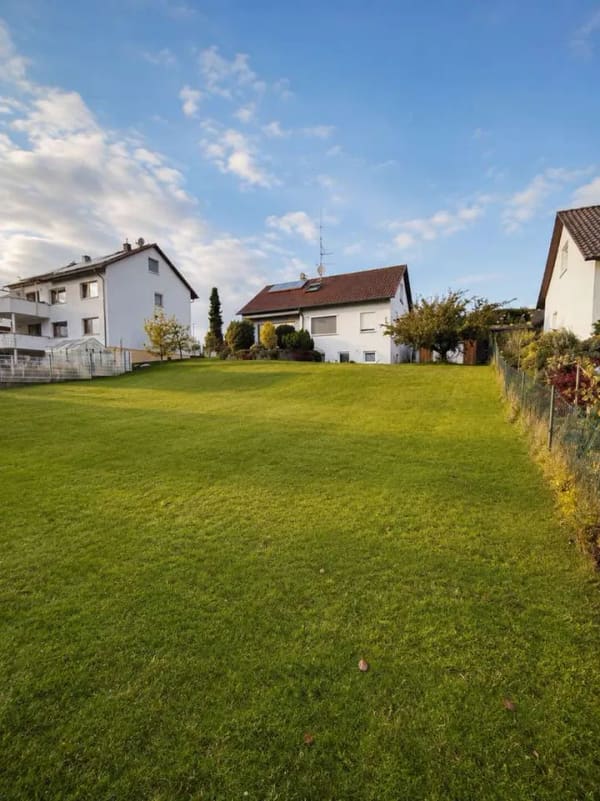 Immobilie in Deckenpfronn - Viel Grundstück, viel Platz, viele Möglichkeiten – Einfamilienhaus mit großem Garten in Deckenpfronn - Bild 1