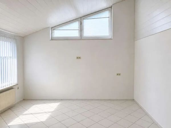 Immobilie in Deckenpfronn - Viel Grundstück, viel Platz, viele Möglichkeiten – Einfamilienhaus mit großem Garten in Deckenpfronn - Bild 3