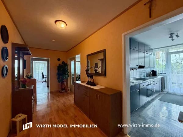 Immobilie in Schweinfurt - Lichtdurchflutete Drei-Zimmer-Wohnung mit zwei Balkonen und Tiefgaragenstellplatz in bester Lage - Bild 1