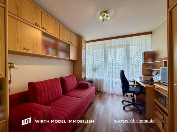 Immobilie in Schweinfurt - Lichtdurchflutete Drei-Zimmer-Wohnung mit zwei Balkonen und Tiefgaragenstellplatz in bester Lage - Bild 3