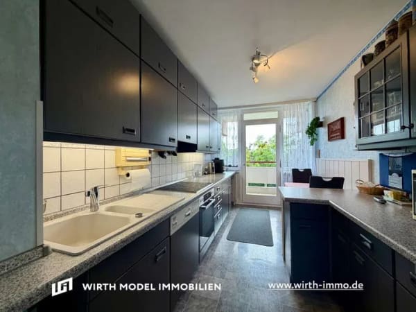 Immobilie in Schweinfurt - Lichtdurchflutete Drei-Zimmer-Wohnung mit zwei Balkonen und Tiefgaragenstellplatz in bester Lage - Bild 4