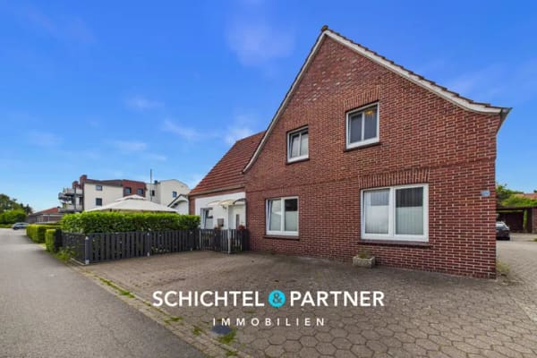 Immobilie in Wiefelstede - Wiefelstede | Modernisiertes Mehrfamilienhaus mit 3-Einheiten und Carport - Bild 0