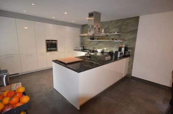 Immobilie in Sulzbach - Der Preis ist heiß! Top sanierter Bungalow in grüner, zentrumsnaher Lage von Sulzbach/Ts. - Bild 1