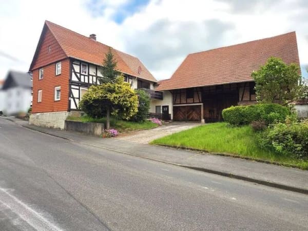 Immobilie in Meißner - Zweifamilienhaus mit Scheune und großem Garten in Germerode - denkmalgeschützt - Bild 0